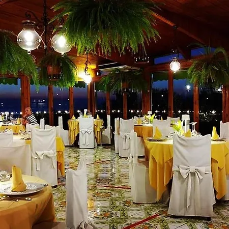 فندق Pina Antico Francischiello 3*